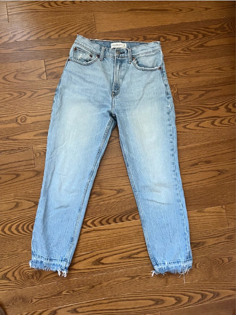 Abercrombie High Rise Mom Jeans size 26 short
